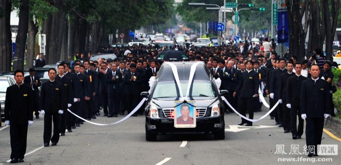 Похороны тайваньского мафиози (13 фото)