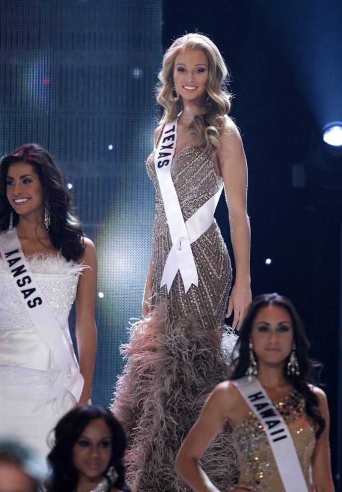 В центре снимка - 19 летняя Мисс Техас, Кэлси Мур - самая младшая участница конкурса этого года. 