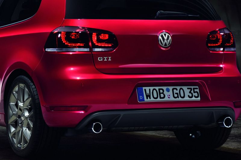 Юбилейная серия Volkswagen Golf GTI (13 фото)