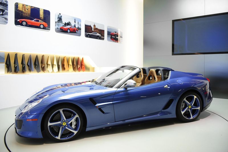 Эксклюзивный Ferrari Superamerica 45 (13 фото+3 видео)