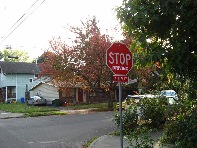 Издевательства над дорожным знаком STOP в США (44 фото)