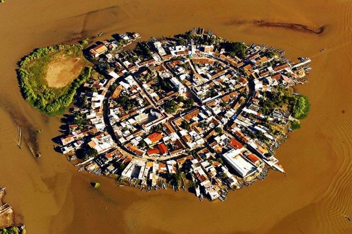Мескальтитан – город на воде (12 фото)