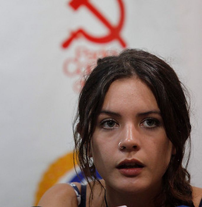 Камила Вальехо - красивая коммунистка (51 фото)