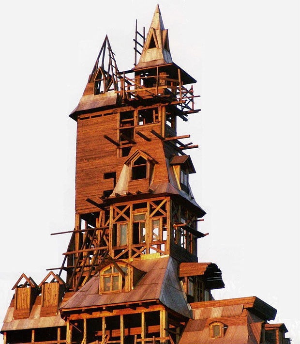 В Архангельске сгорел самый высокий деревянный дом (8 фото)