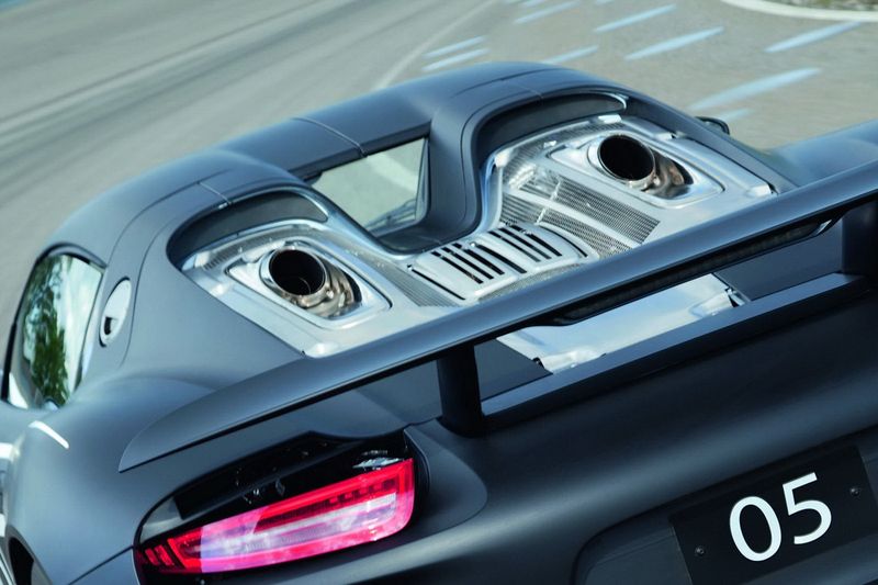 Подробности о новом гибридном Porsche 918 Spyder (13 фото)