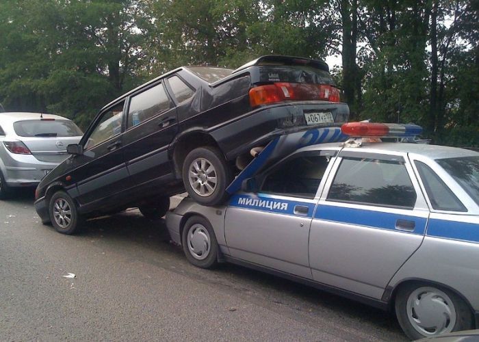 Необычная авария с машиной ДПС - где виноваты не полицейские (4 фото)