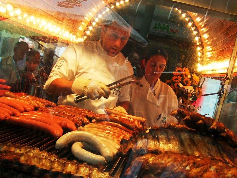 Популярная уличная еда в разных странах (12 фото)
