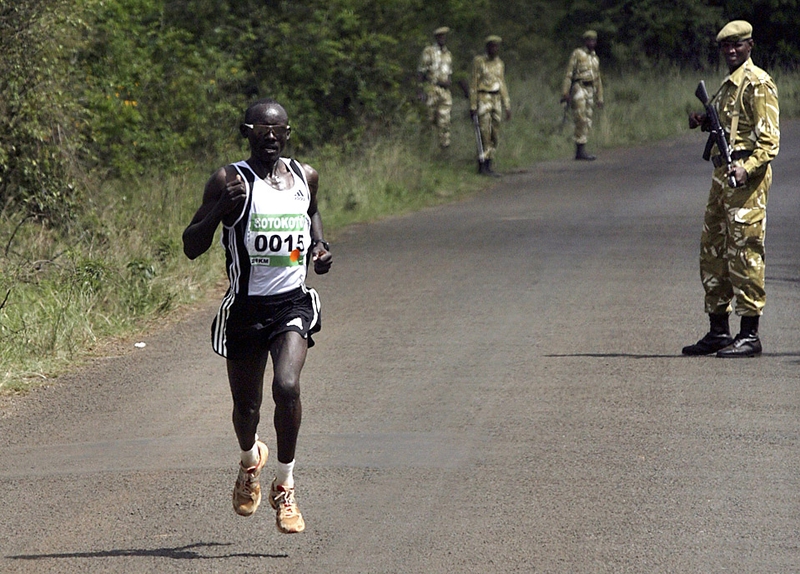 Кенийский марафонец Дэвид Тарус в Найроби. Победитель Sotokoto Safari Half Marathon.