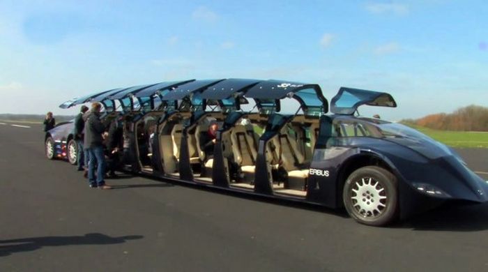В Голландии испытан Superbus с 16 дверьми-крыльями (4 фото)