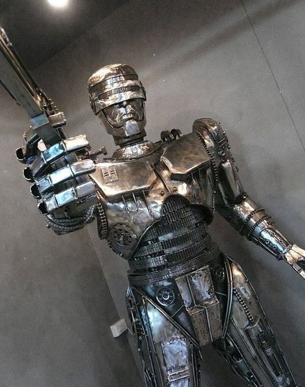 Робокоп из металлолома в стиле стимпанк (5 Фото)