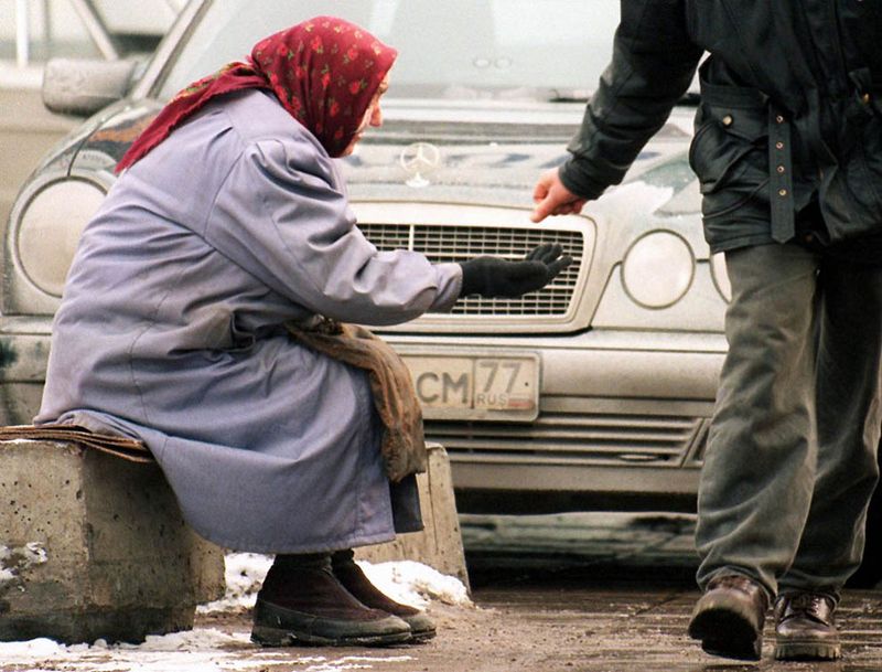 Грань между богатыми и бедными в России (13 фото)