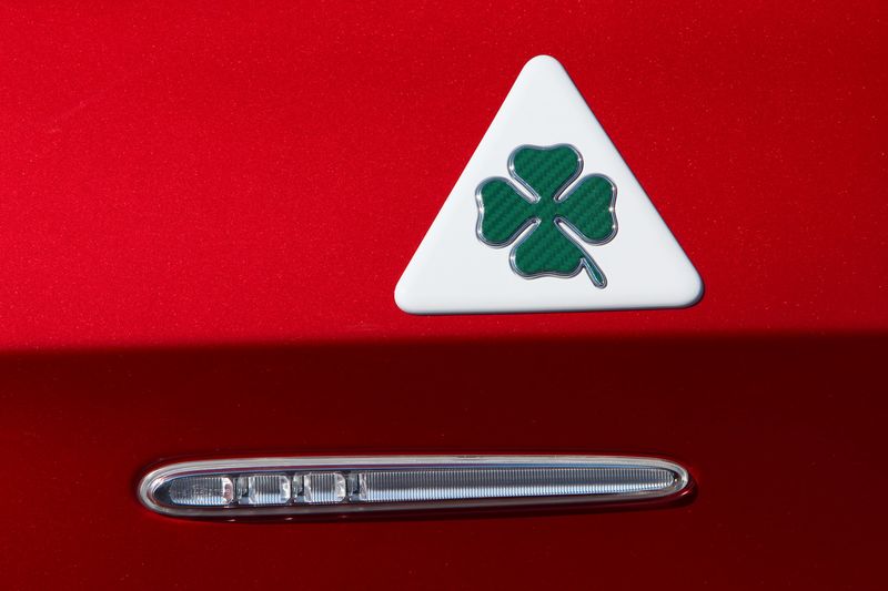 Новая Alfa Romeo будет делаться на заводе Dodge  (10 фото)