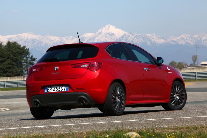 Новая Alfa Romeo будет делаться на заводе Dodge  (10 фото)