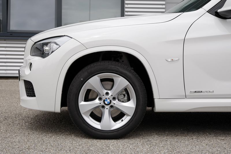 BMW X1 получил два новых двигателя (18 фото)