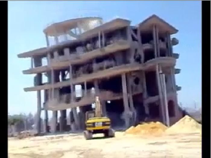  Снос здания в Египте ( видео)