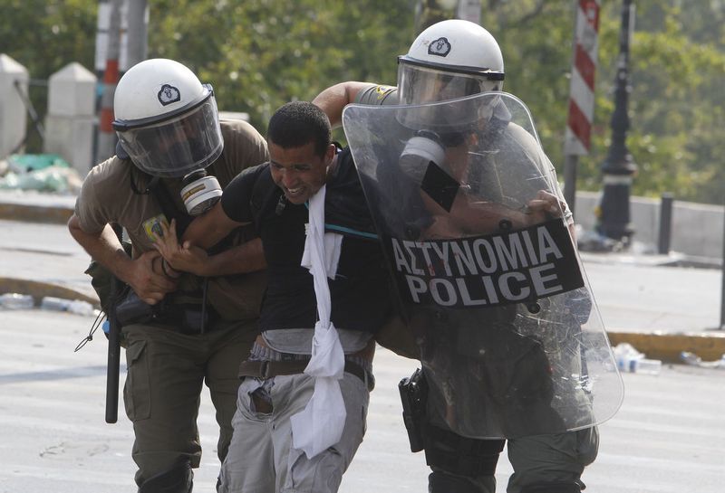 Столкновения демонстрантов в Греции (24 фото)