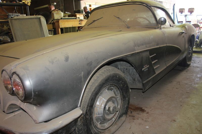 В штате Невада в гараже нашли Chevrolet Corvette С1 (24 фото)