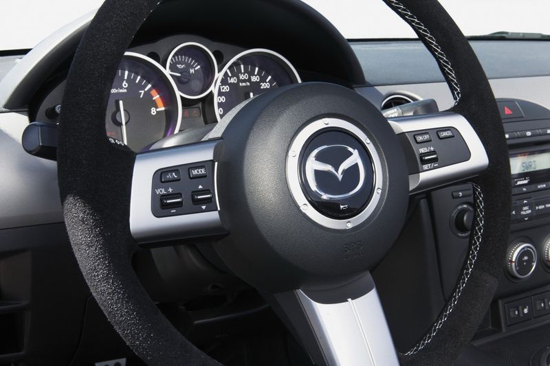 Компания Mazda показала новую MX-5 Yusho Edition (40 фото)