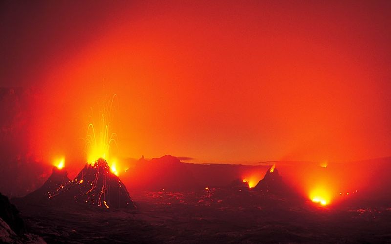 Человек, который фотографирует вулканы (14 фото)