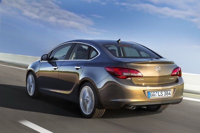 Компания Opel представила седан Astra J (4 фото)