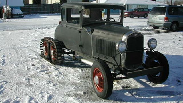 Винтажный Ford Model A 1931 года выпуска на шести колесах (5 фото)