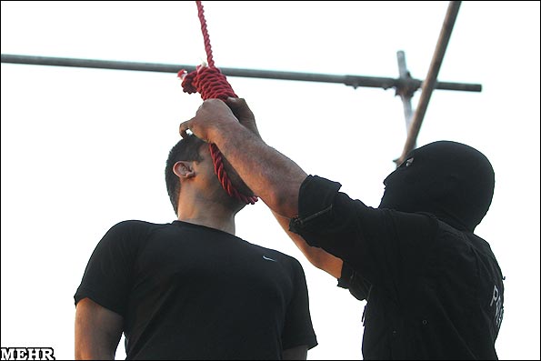 В Иране повесили насильников маленьких девочек (12 фото)