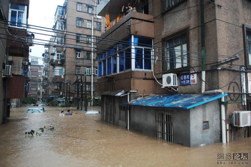 Китай пережил потоп (8 фото)