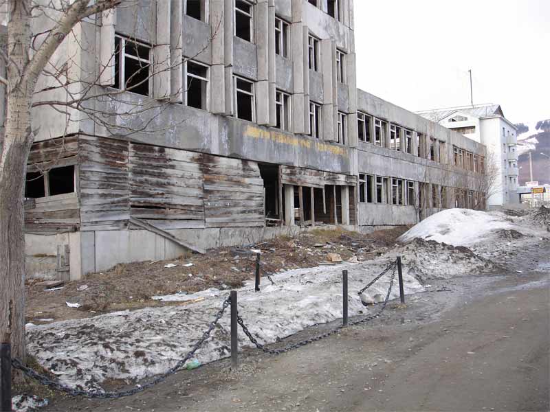 Недостроенное здание на ул. Порганичной.