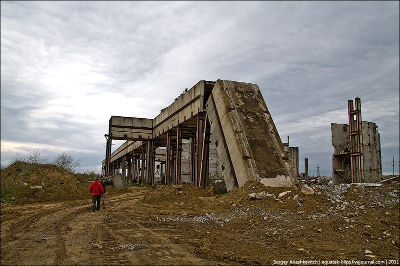 Заброшенная Крымская Атомная Электростанция (29 фото)