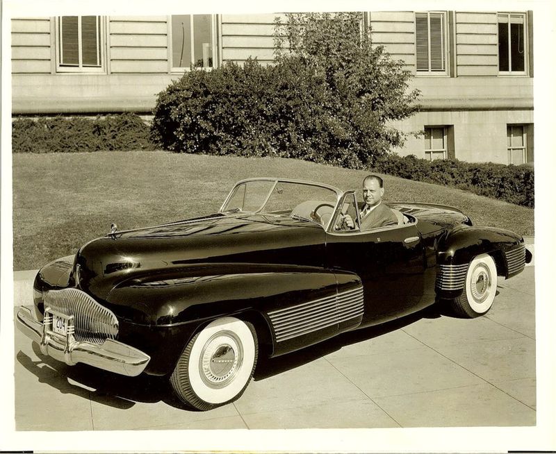 Buick Y-job 1938 года (6 фото)