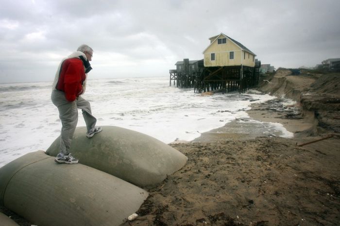 На юго-восточное побережье США надвигается ураган “Габриэль” (21 фото)