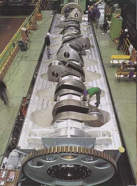Самый большой дизельный двигатель в мире - Wartsila-Sulzer-RTA96-C (6 фото)