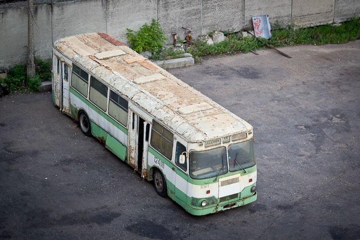Московское кладбище автобусов (15 фото)
