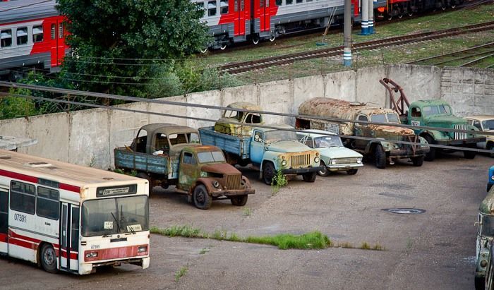 Московское кладбище автобусов (15 фото)