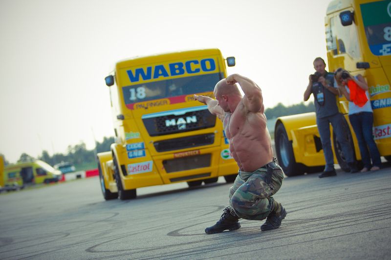 Показательные выступления Truck Race Team Allgauer в Петербурге (40 фото)
