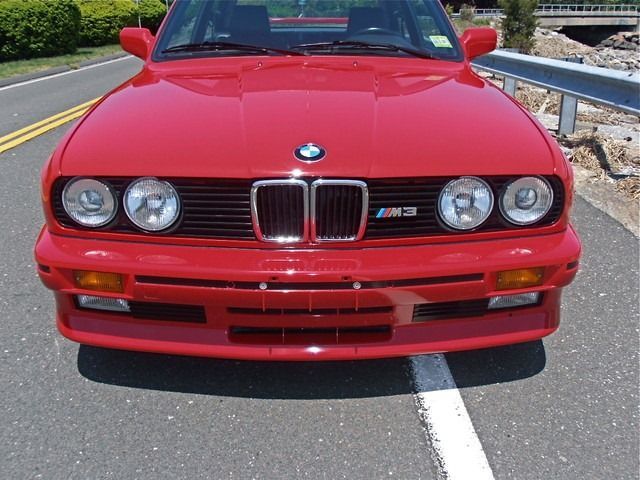 BMW M3 Coupe (E30) с пробегом в 42000 км в продаже на аукционе (25 фото)