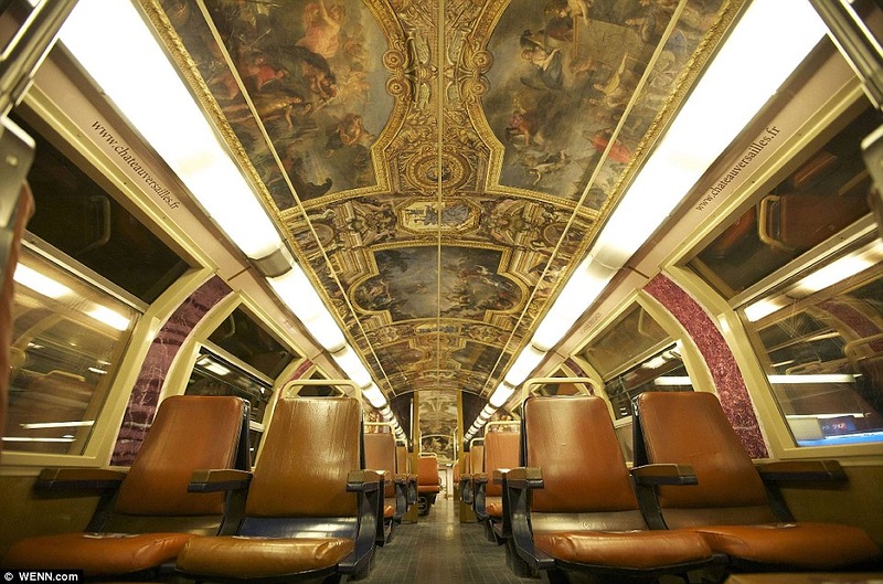 Поезд парижского метро с сюрпризом (14 фото)