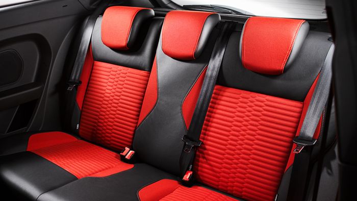 Среднее сиденье на заднем ряду — самое безопасное в авто