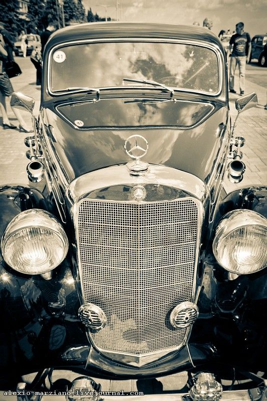 Ретрорепортаж о выставке ретроавтомобилей в Ульяновске (73 фото)