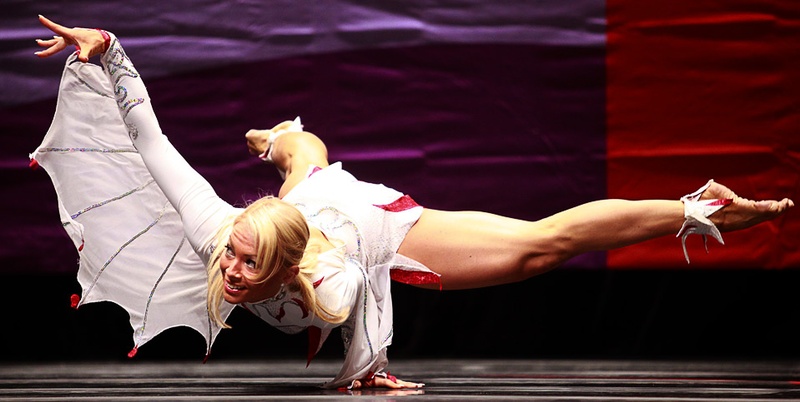 Эстонка Наталия Назаренко-Киивикас на соревнованиях по фитнес бодибилдингу среди женщин на Всемирных играх 2009 в г. Гаосюн 18 июля. (REUTERS/Nicky Loh)
