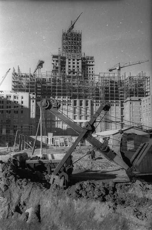 Строительство главного задния МГУ. Конец 40-х годов.