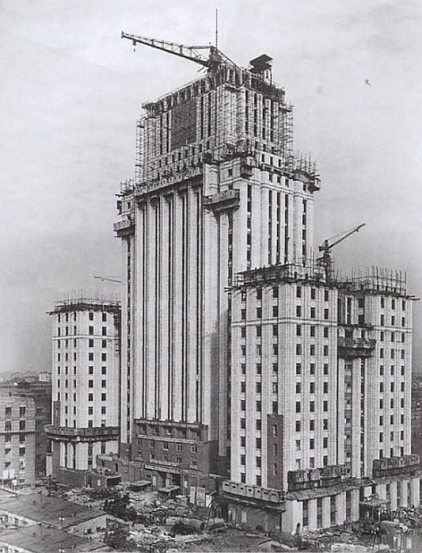 Строительство высотного здания на Смоленской площади. 1949г.