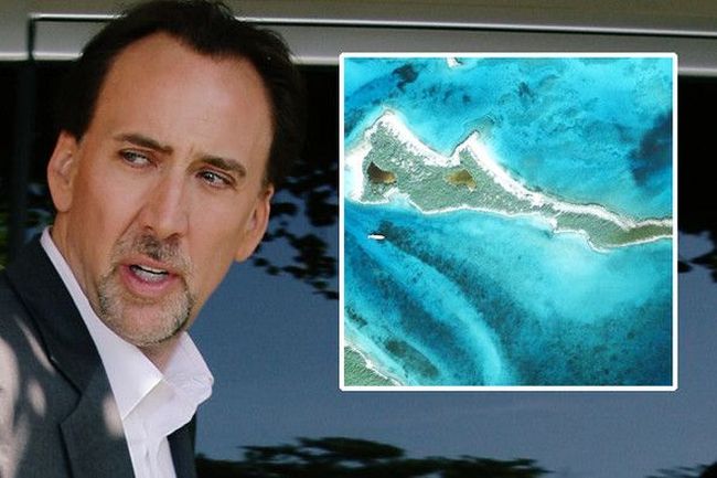 Николас Кейдж известен своей любовью к необычной и дорогой недвижимости. Так почему бы не купить себе остров? Собственность Кейджа - остров Leaf Cay на Багамах, который он приобрел в 2006 году за 3 млн долларов.