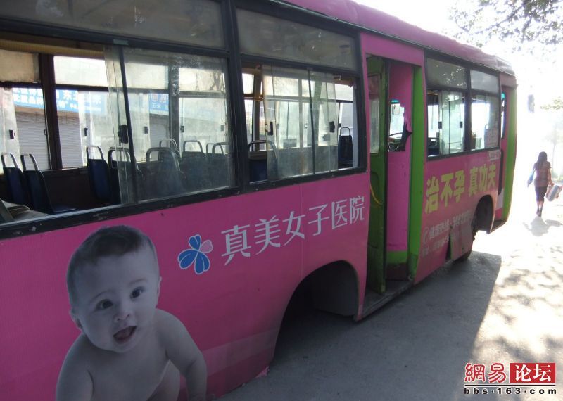 Опасный китайский автобус (13 фото)