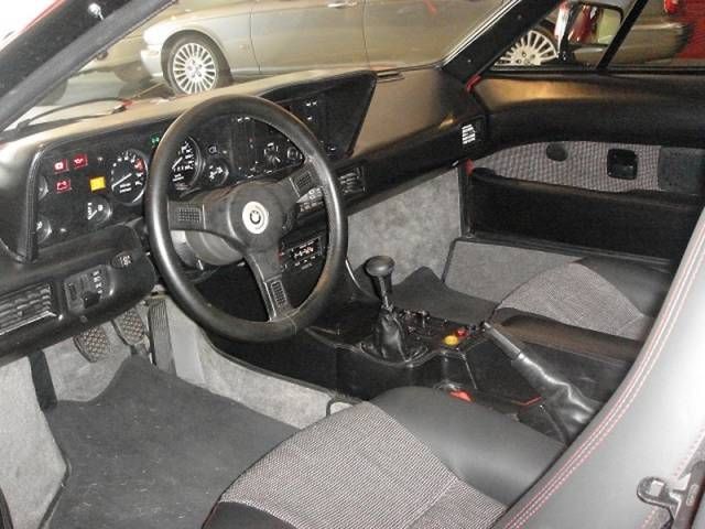В Техасе выставили на продажу BMW M1 Coupe с пробегом 3,540 км (6 фото)
