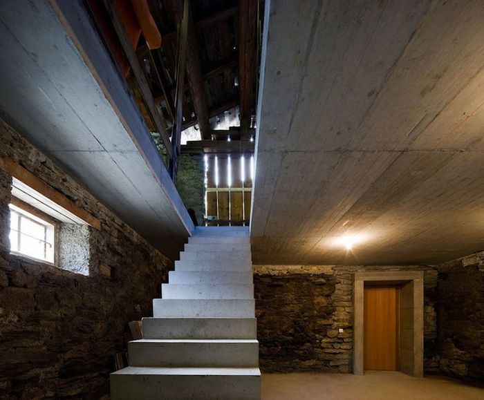 Швейцарский подземный дом (19 фото)