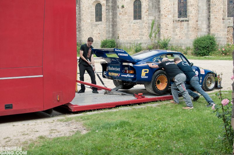 Во Франции найдено место, где собрана куча старинных спорт-каров (26 фото)