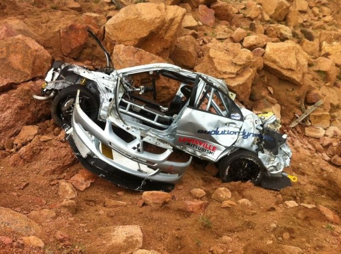 Серьезная авария на ралли с Mitsubishi Lancer Evolution 8(10 фото+2 видео)