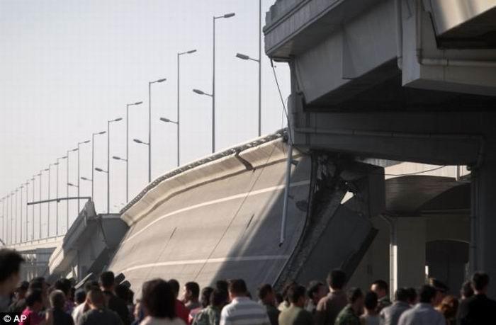 Срок службы китайской автомагистрали 10 месяцев (5 фото)
