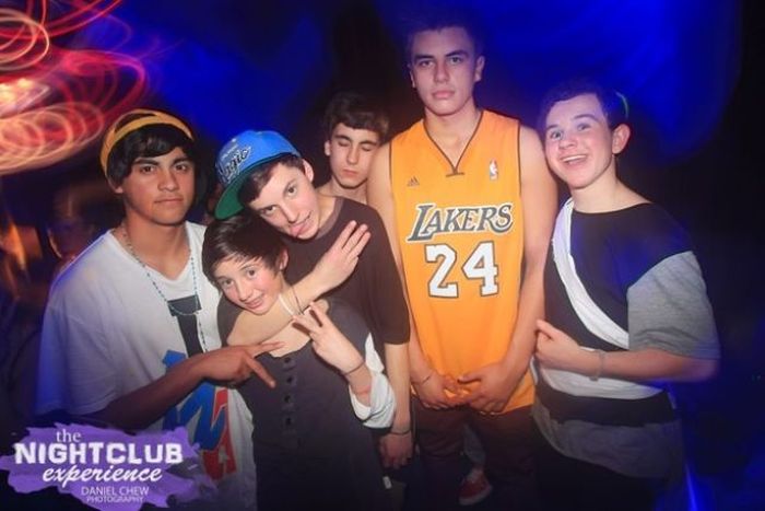Детишки в зарубежных ночных клубах (29 фото)
